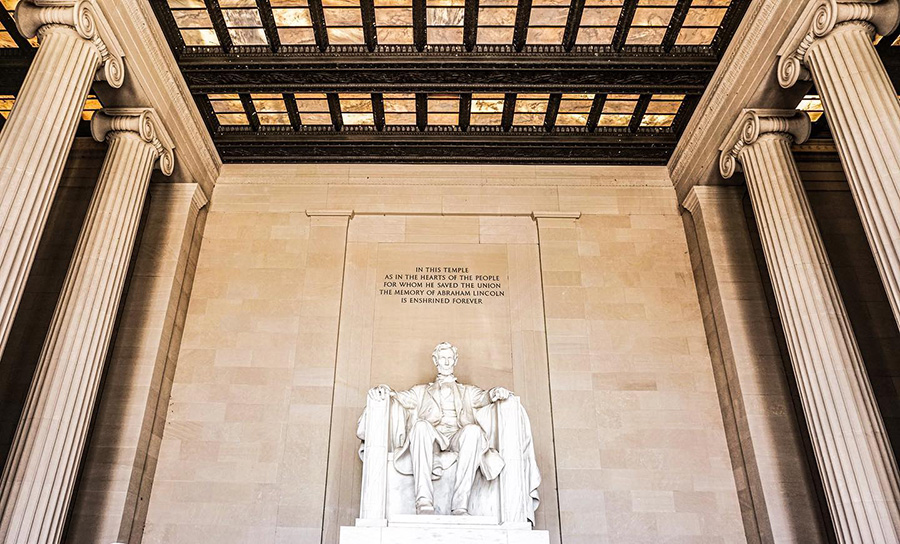 @joanna_plc - Lincoln Statue inside the Lincoln Memorial