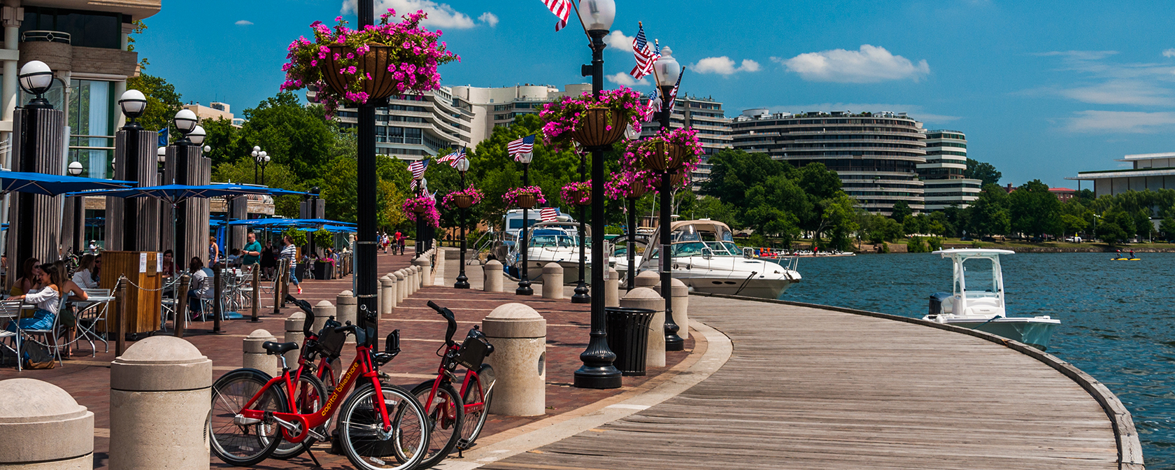 Georgetown-Uferpromenade im Sommer