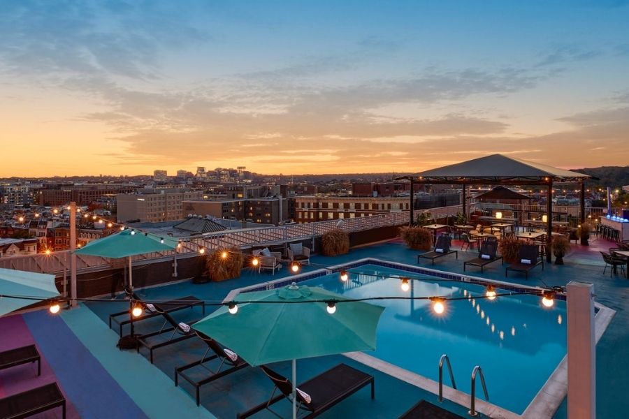 Rooftop pool of the Ven at Embassy Row hotel