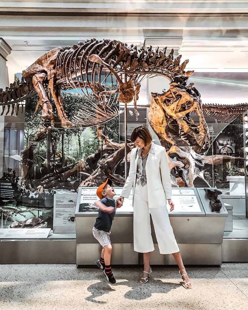 @districtofchic - Mother with child at the Smithsonian National Museum of Natural History's fossil hall - Free things to do in Washington, DC