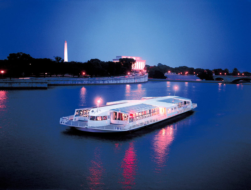 Evening boat cruise on the Potomac River - Romantic activities in Washington, DC
