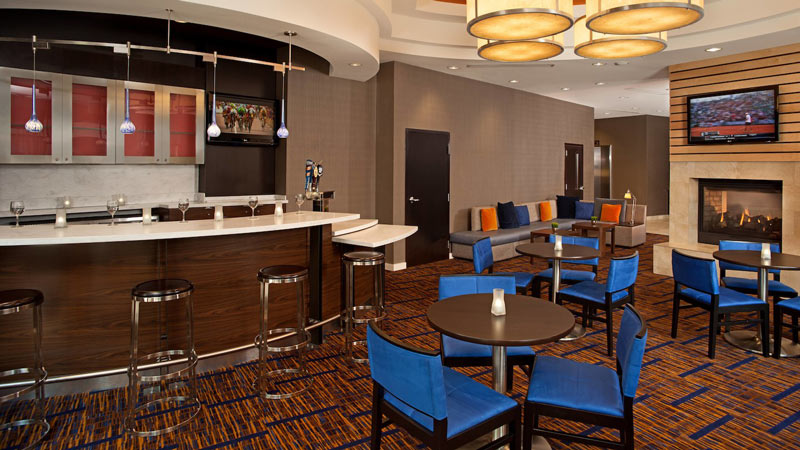 Bar at the Courtyard by Marriott Capitol Hill-Navy Yard - Top hotels for sports fans in Washington, DC