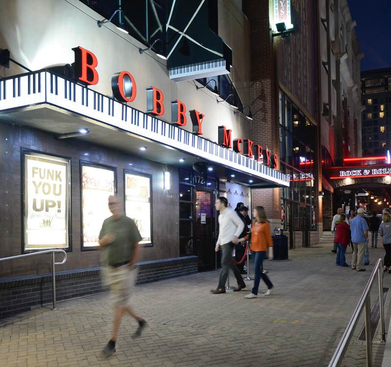 Nighttime at Bobby McKey’s Dueling Piano Bar on Fleet Street - Where to eat and drink at National Harbor near Washington, DC