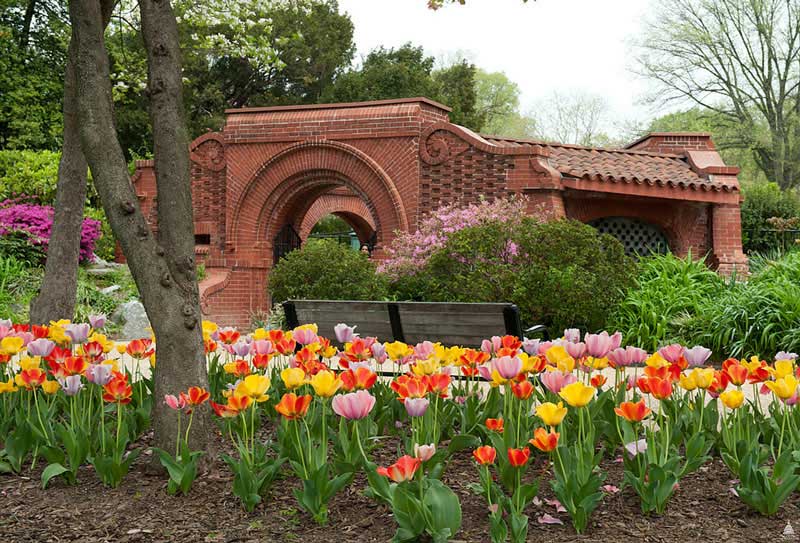 U.S. Capitol Grounds Summerhouse on Capitol Hill - Attractions in Washington, DC