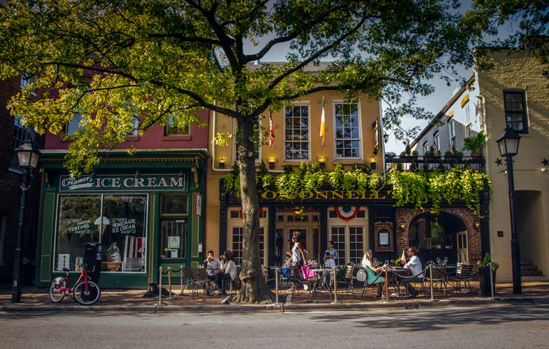 King Street in der Altstadt von Alexandria - Historisches Ausflugsziel am Wasser in Virginia in der Nähe von Washington, DC