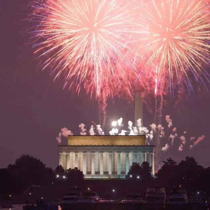 @abpanphoto - Fourth of July Fireworks on the National Mall in Washington, DC - Summer Holidays in DC