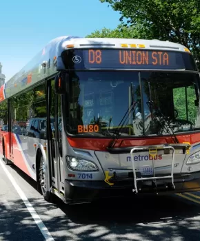 Washington, DC Metrobus with view of United States Capitol - Ways to get around Washington, DC