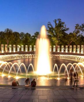 @ray.payys - World War II Memorial on National Mall at night - Washington, DC