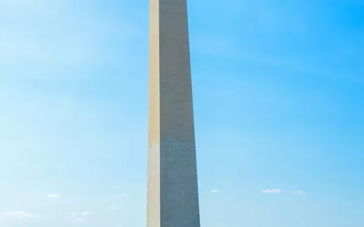 Big Bus in front of the Washington Monument on the National Mall - Family-friendly tours in Washington, DC
