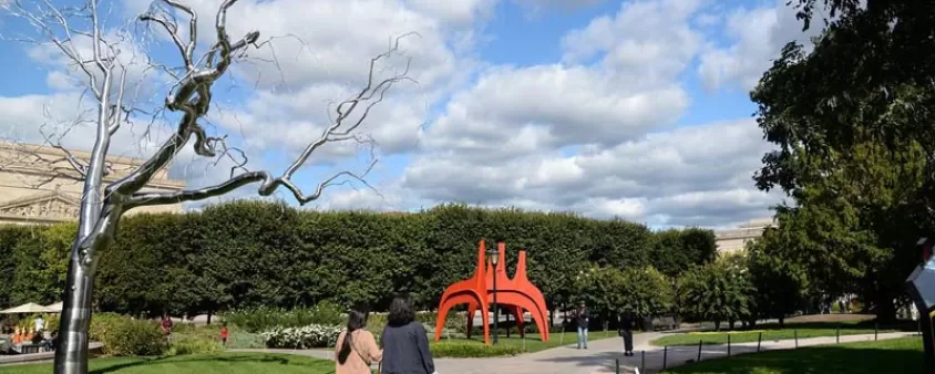 @angel_beil - Sunny day at National Gallery of Art Sculpture Garden on the National Mall - Free sculpture garden in Washington, DC