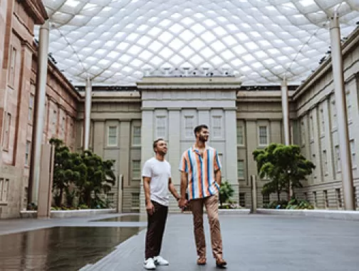 Couple at National Portrait Gallery/Smithsonian American Art Museum courtyard