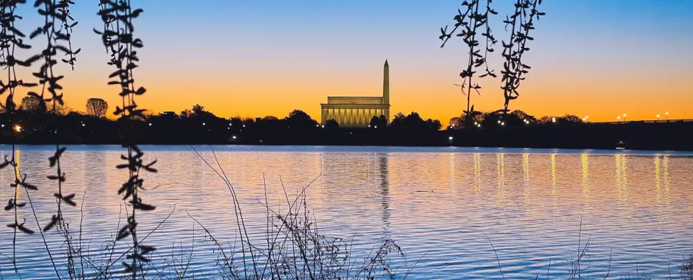 @melvinshoots_ - Lincoln Memorial sunsrise