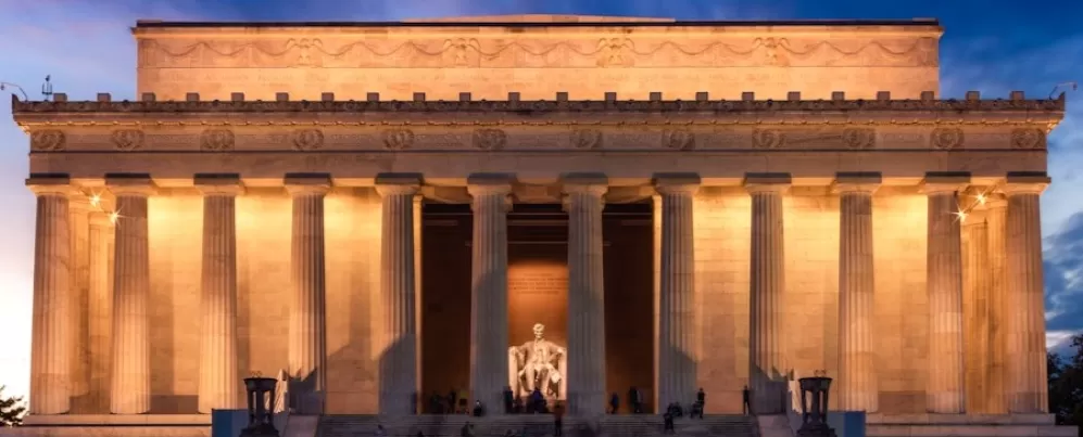The Lincoln Memorial at night 