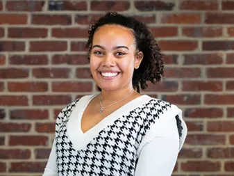 headshot of Zoe Roberts