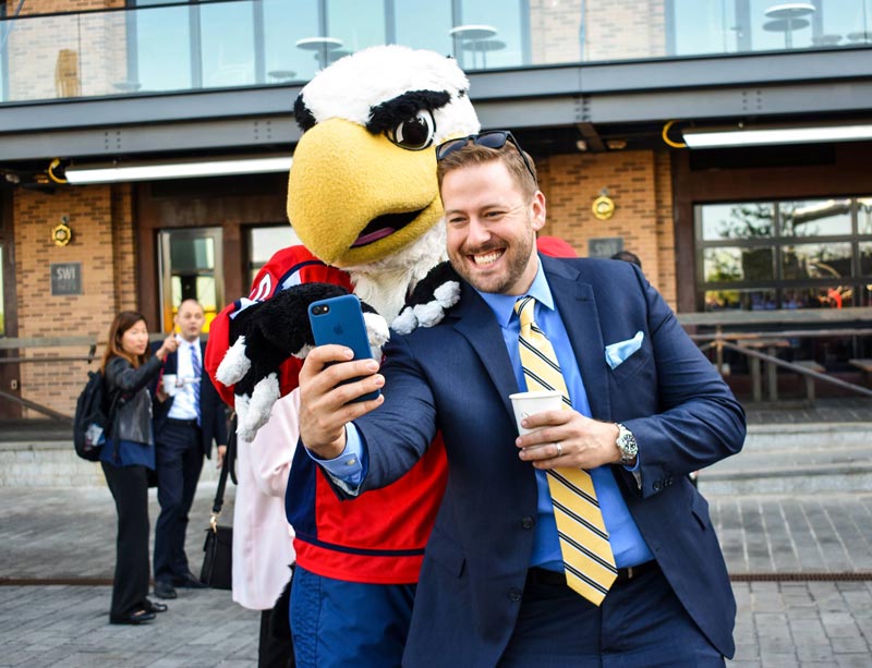 Social Media Tips for Convention Attendees in Washington, DC